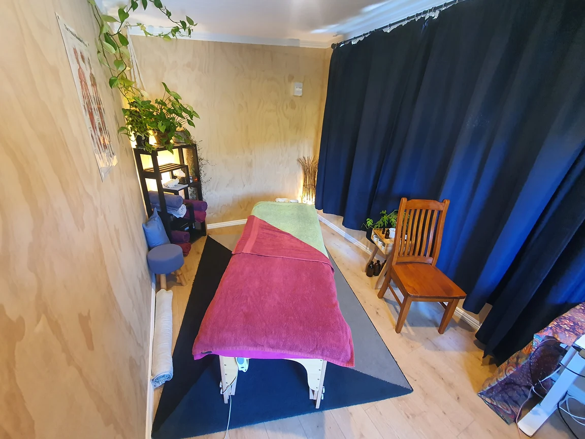leafy massage space